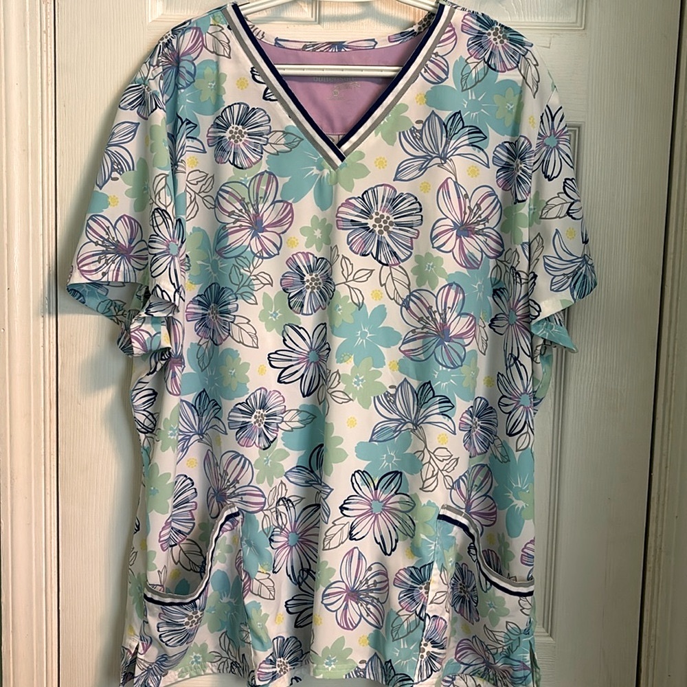 Butter Soft Stretch Plus Multi-Colored Floral Print Scrub Top. Size 3X.